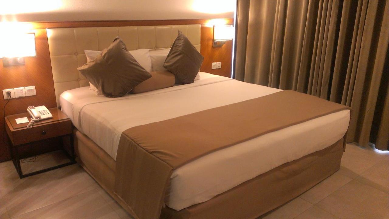 Regent Plaza Hotel & Convention Center Карачи Экстерьер фото