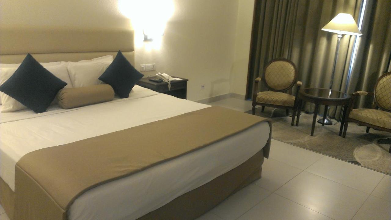 Regent Plaza Hotel & Convention Center Карачи Экстерьер фото